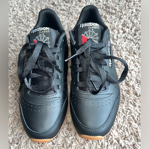 Reebok Classic Leather Sneaker - Picture 2 of 4